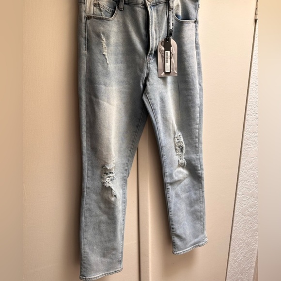 Kendall & Kylie Kouture High-Rise Straight Jeans Distressed Size 11/12 NWT - Picture 3 of 8
